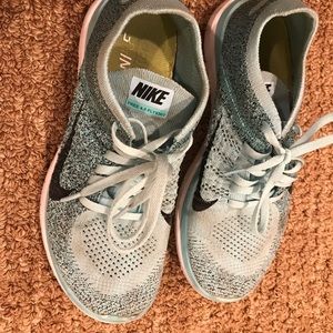 turquoise nike free runs